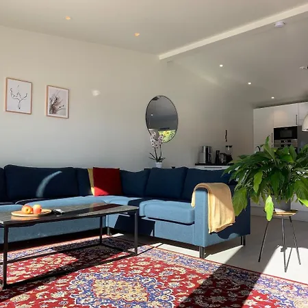 Elegant Townhouse, Breathtaking Views And Free Parking Alesund