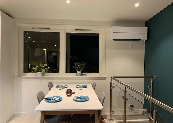 Elegant Townhouse, Breathtaking Views And Free Parking * Ålesund